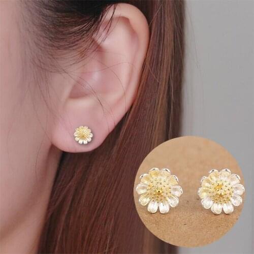 Oly2u Fashion Charm Cherry Blossom Stud Earrings for Women Wedding Engagement Gift Elegant Daisy Flower Earings