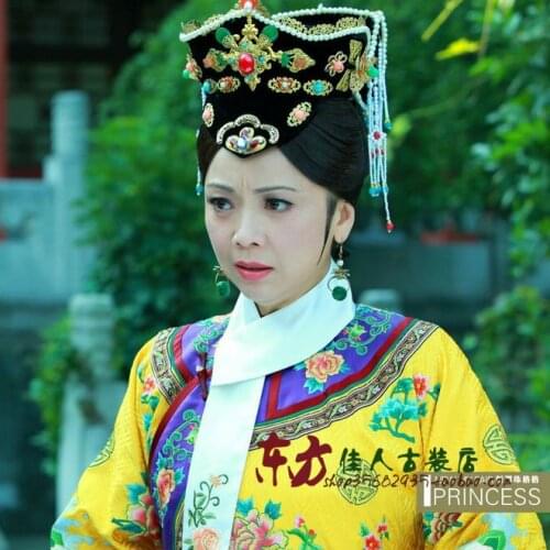 TV Play Princess Huanzhu New Version Empress Costume Yellow Embroidery Extravagent Delicate Qing Dynasty Costume
