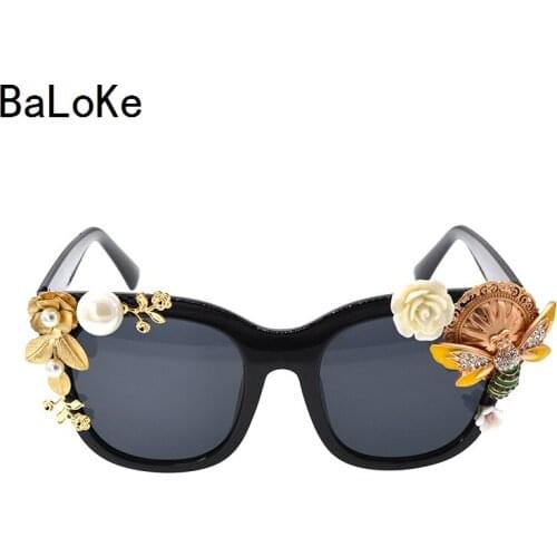 High Quality Full Frame Baroque Sunglasses Women Outdoor Wrap Eyeglasses Pearl Flowers Sun Glasses Summer Beach Sunglasses
