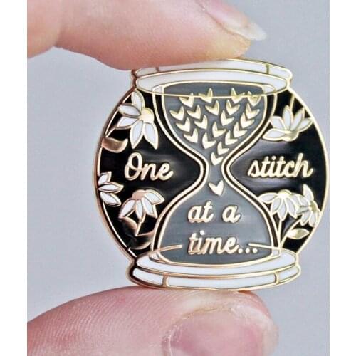 One Stitch At A Time Hourglass Brooch Pins Enamel Metal Badges Lapel Pin Brooches Jackets Jeans Fashion Jewelry Accessories