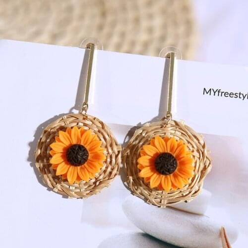 2019 Fashion Female Handmade Rattan Vine Knit Drop Earrings For Women Trendy Acrylic Resin Sunflower Flower Dangle Earring Gift
