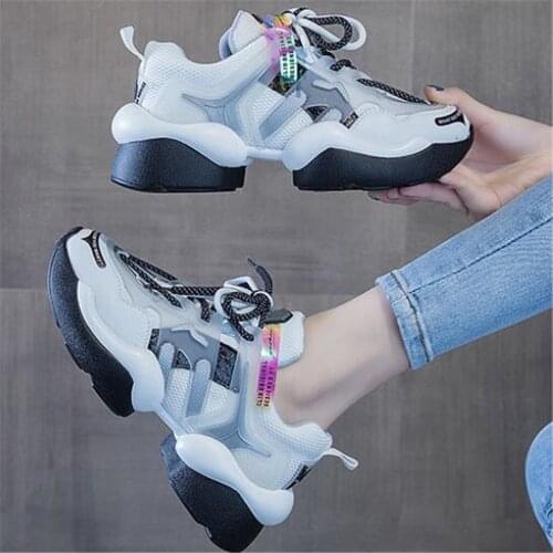 2021 New Style Daddy Shoes Womens Lace Up Outdoor Walking Sneakers Non Slip Mesh Breathable Leisure Thick Soled Sports Shoes