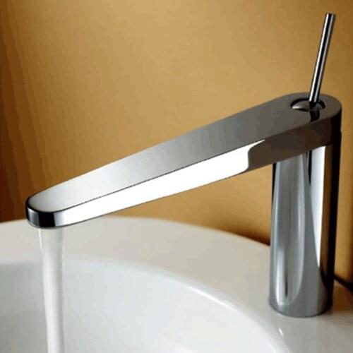 Basin Faucets Chrome Copper Sink Mixer Taps Hot and Cold Sink Faucet Rotation Single Hole Deck Mounted Wash Bathroom Water Taps