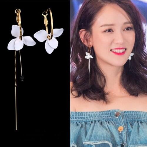 2019 New Fashion Maxi Asymmetric Earrings Ladies Metal Strip Earrings White Lily Wreath Earrings Ladies Jewelry