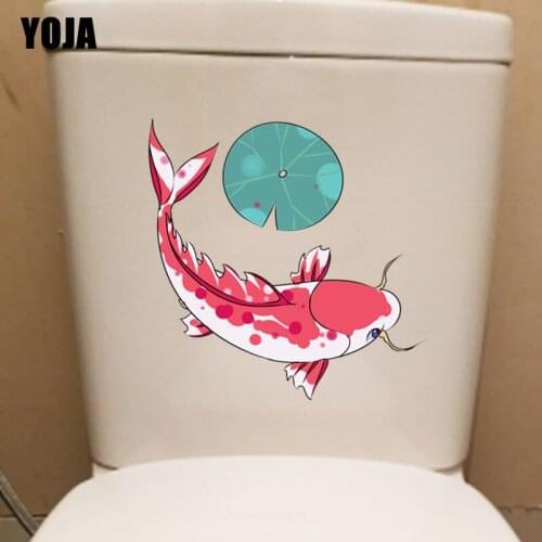 YOJA 23.2*19.8CM Carp Playing In The Water Toilet Decal Home Wall Decor Sticker Cartoon Fish T3-0797