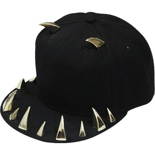 Unisex Punk Gothic Ox Horn Rivets Baseball Cap Hip Hop Street Flat-Brimmed Studs Adjsutable Snapback Hat Festival Party