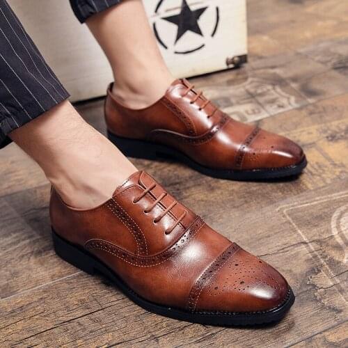 Spring Autumn Mens dress Shoes Classic Brock Black Formal Shoes faux Leather Lace-up Wedding Shoes for men designer luxury shoe