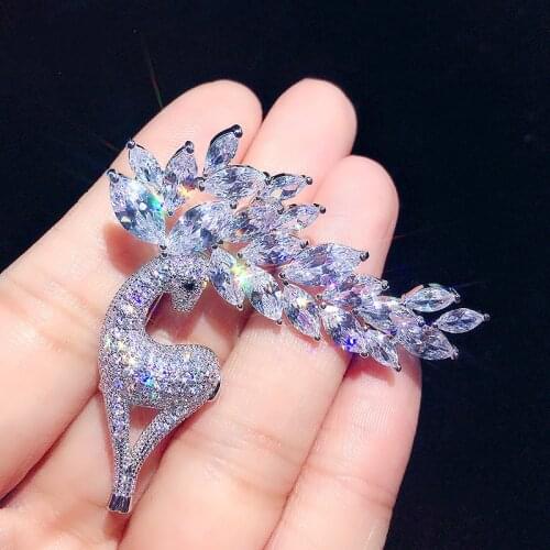Micro-inlaid zircon Christmas deer brooch female full diamond Korean version temperament simple corsage coat pin buckle