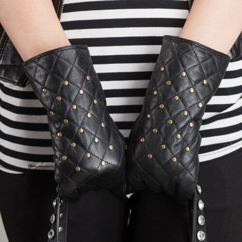 New Fashion Locomotive Women Winter Gloves Genuine Leather Driving Gloves Ladies Black Plaid Rivet Warm Sheepskin Mittens AGD503