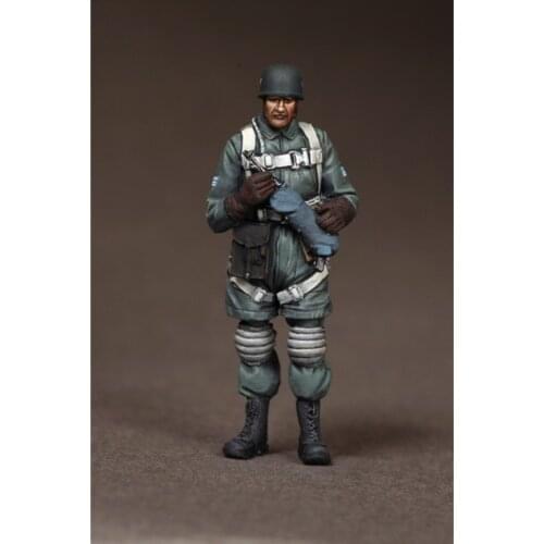 1/35 Resin Model Figure GK, Unassembled and unpainted kit