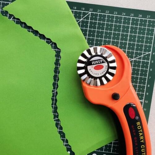 Wavy Line Rotary Cutter DIY Arts Crafts Cutting Cloth Tool Patchwork Roller Wheel Knife Sewing Accessories Leather Paper Fabric