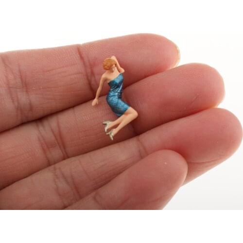 1/64 Miniature Fashion Tiny People Figure Doll Diorama Scenery Accessory