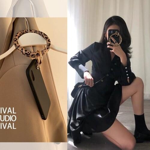 Luxury fashion Leopard print wristband soft silicone phone case for iphone 6 7 8 plus X XS XR MAX 11 Pro SE 12 Korean sexy cover