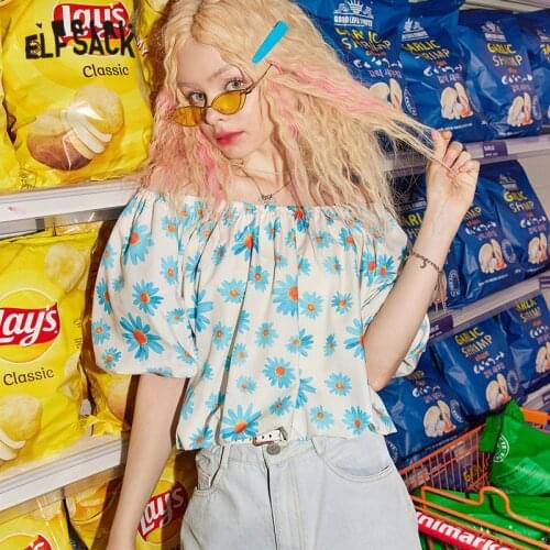 ELFSACK Floral Print Chic Off-Shoulder Shirt Women,2021 Summer Vintage Puff Sleeve Sweety Girly Basic Daily Holiday Bohemia Top