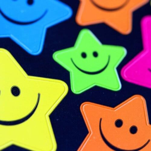 136pcs/Pack High Quality 5 Color Reward Children Kids Cute Smiley Faces Star Teacher * Stickers New Design Toys Wholesale