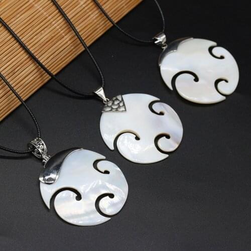 2021Hot Selling Natural Freshwater Shell Alloy Pendant Round Necklace Handmade Exquisite necklace Jewelry Accessories Gift Party