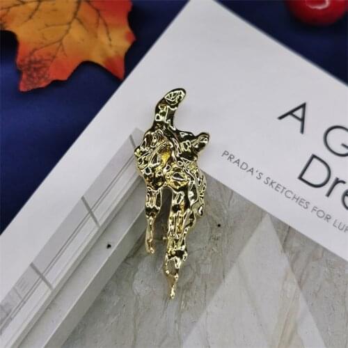 2020 Rushed Act The Role Of Industry In Europe And Ins New Bright Metal Brooch Lava Corsage, Irregular Shape Pin Buckle