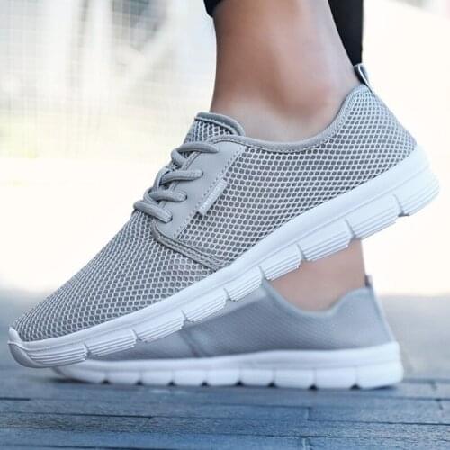 Fashion Men Sport Running Shoes Breathable Mesh Non-slip Super Light Trainer Sneakers Zapatillas Hombre Deportiva Male Footwear