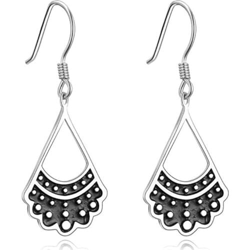 New fan-shaped earrings with unique design and fashionable personality