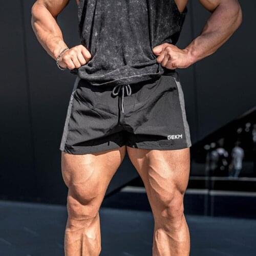 2020Sports mens running shorts casual quick-drying summer fitness shorts solid color mens fitness jogging compression shorts