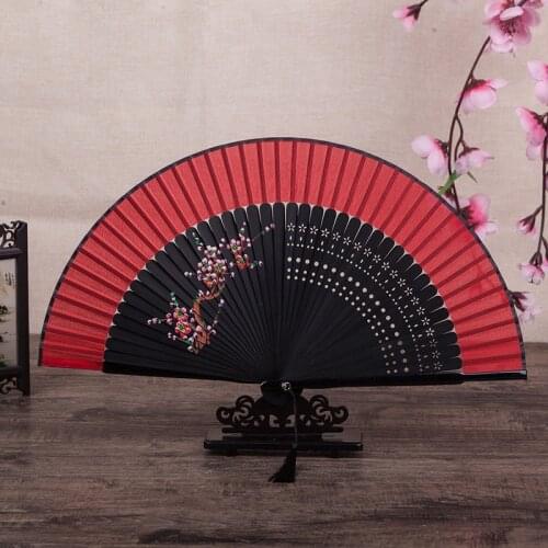 Chinese Silk Hand Fan Beautiful Retro Hollow Red Flowers Fan Surface Folding Fan Wedding Birthday Party Favors Gifts to Guest