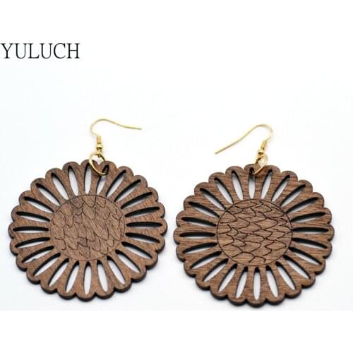 1 Pair Retail Earring for Woman 2017 New Design Good Quality Flowers Wood Flowe Earrings Jewelry Round Personality Hollow Latest