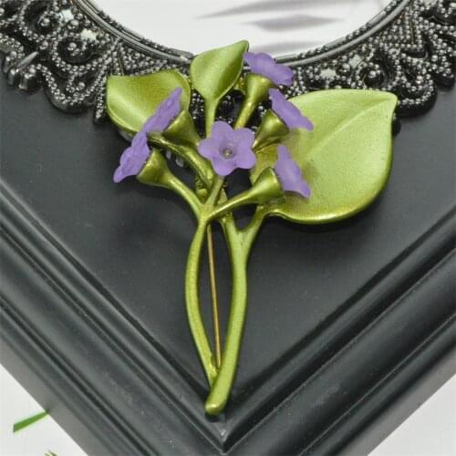 Qingdao manufacturers wholesale retro lady Brooch paint plant lilac Brooch simple coat accessories pins