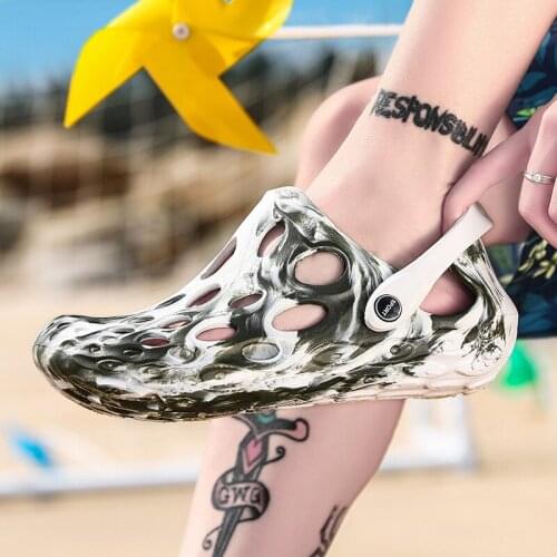 New Mens Summer Male Swimming Walking Water Sport Sneakers EVA Beach Sandals Hollow Out Hole Flat Man Outdoor Beach Slippers