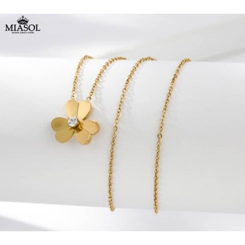 Ms Necklace Woman Petal Leaf Pendant Exquisite Stainless Steel Rose Gold Jewelry Summer Trend Fashion Matching Beautiful Girl