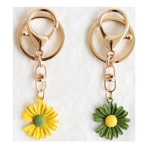 Kawaii Daisy Keychains Women Phone Charm Kawaii Key Chain Personalized Gift Keychain for Car Keyrings Anime Jewelry Key Holder