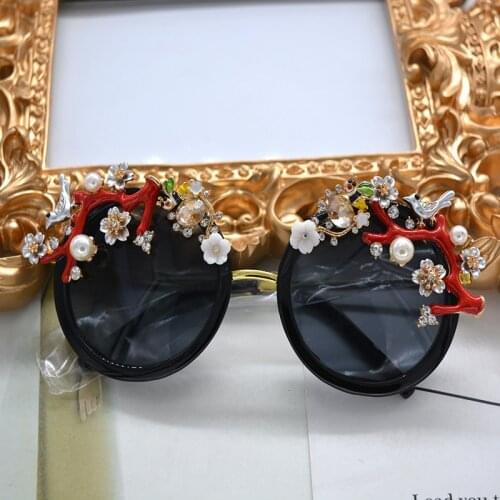 Baroque Retro Sunglasses Women Brand Designer Casual Sun Glasses Hollow Metal Carving Fashion Accessories Ladies Vintage Shades