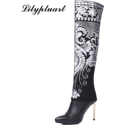 2020 Women New Fashion Matter Leather Electric Embroidered Mid-Heel Knight Boots Comfortable Sleeve Pointed toe Square Heel
