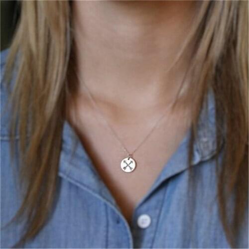 Double arrow heart to heart round cake pendant necklace simple personality hot style friend gifts