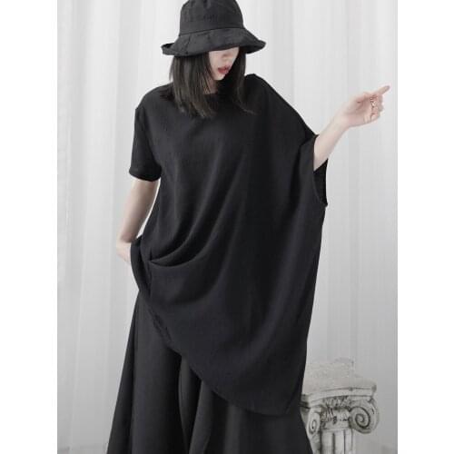 Womens spring and Autumn classic black pleated irregular loose fashion designer short sleeve T-shirt