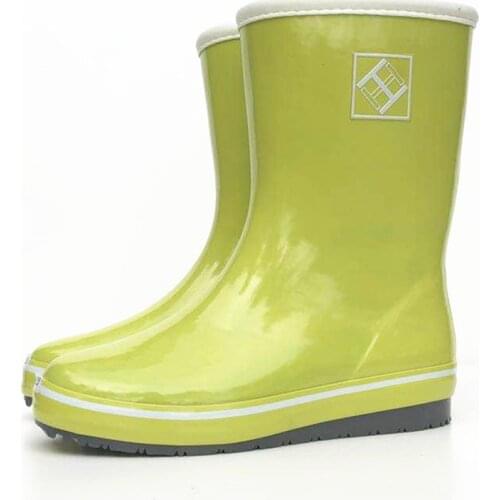 Light weight rain rubber boots middle tube water shoes womens soft spring winter adult flat bottom sweat absorbing cloth 35-40