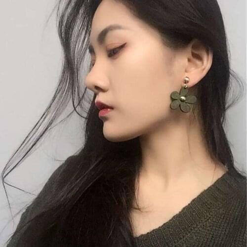 South Korea Earrings New Fashion Net Celebrity Face Thin Earrings Simple Retro Wooden Super Fairy Flower Earrings Female Jewelry