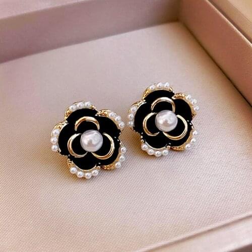 French Fashion Retro Women Earrings Black Drop Oil Pearl Camellia Earrings Elegance Simplicity Tide Personality Earrings Jewelry