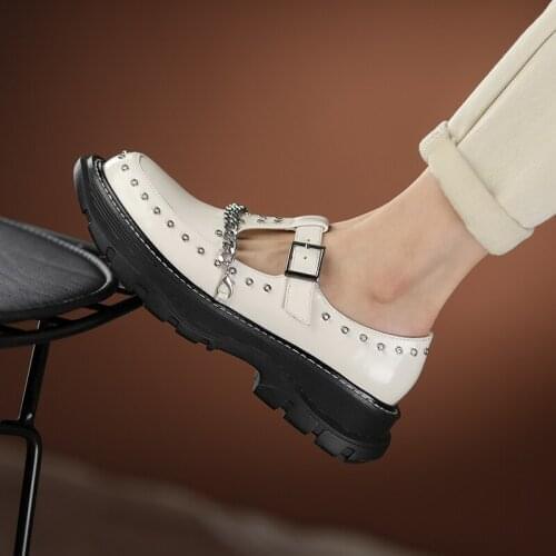 Spring/autumn 2021 Patent Leather Women Shoes Round Toe Buckles Women Platform Shoes Chain and Rivet Platform Loafers Large Size