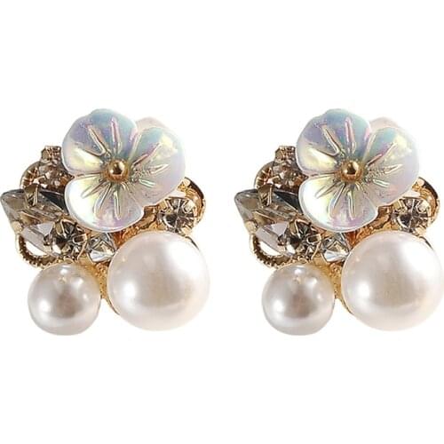 2020 New Korean Trendy Sweet Simulated-pearl Flower Stud Earrings For Women Cute Elegant Brincos Pendientes Jewelry