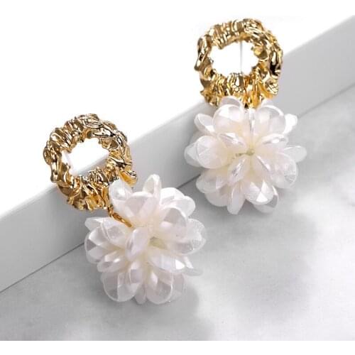 Elegant and exquisite acrylic petal pendant earrings for women 2021 new classic jewelry unusual earrings for luxury party girls