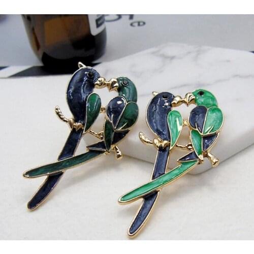 Lovely Parrot Brooch Bird Animal Brooch Unisex Scarf Accessories Birds Party Weddings Banquet For Women And Men Cloth Pin Trendy
