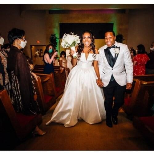 Vintage Long A-Line Off Shoulder Wedding Dresses with Pockets Ivory Corset Back Satin Robes De Mariée Bridal Gown For Women