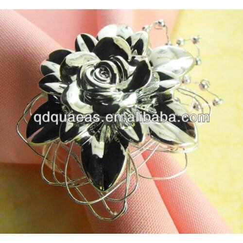 Silver metal flower decoration napkin ring for wedding, pearl napkin holder