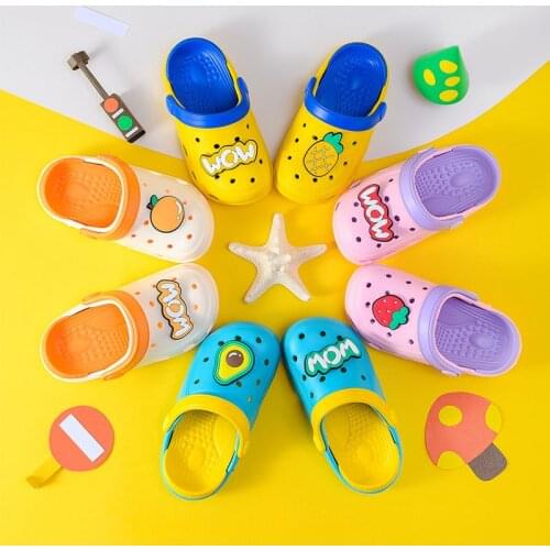 2021 Summer Indie Pop The Hole Hole Shoes for Kids Childrens Indoor Household Anti-skid and Anti-collision Flip Flops for Girls