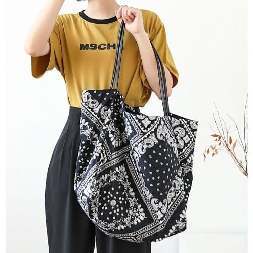 2020 Woman bag Literature and art printed canvas bag net red stitching pattern Handbag leisure retro large capacity shoulder bag