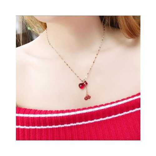 Non-fading titanium steel necklace with red gourd lucky bag clavicle chain rose gold necklace for European and American women