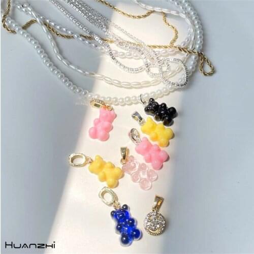 HUANZHI 2021 New Colorful Acrylic Resin Bear Pendant Pearls Zircon Metal Chain Clavicle Necklace for Women Girls Jewelry Gifts