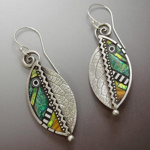 925 Silvers-plated Long Hanging Abstract Iridescent Green Leaf Earrings Creative Jagged Artificial Wood Leaf Earrings for Women