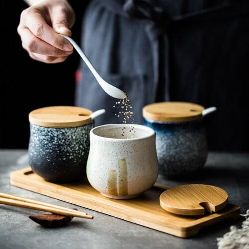 Japanese Ceramic Spice Jar Set Household Salt Shaker Sugar Bowl with Lid and Spoon Kitchen Seasoning Box Condiment Storage Tank
