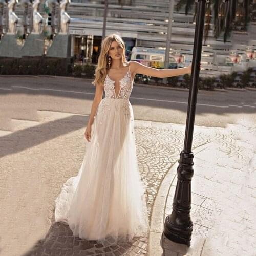 New Beach Wedding Dress Sexy V Neck Backless Lace Appliqued Bridal Dress Country Boho Wedding Gowns 2021 vestido de novia